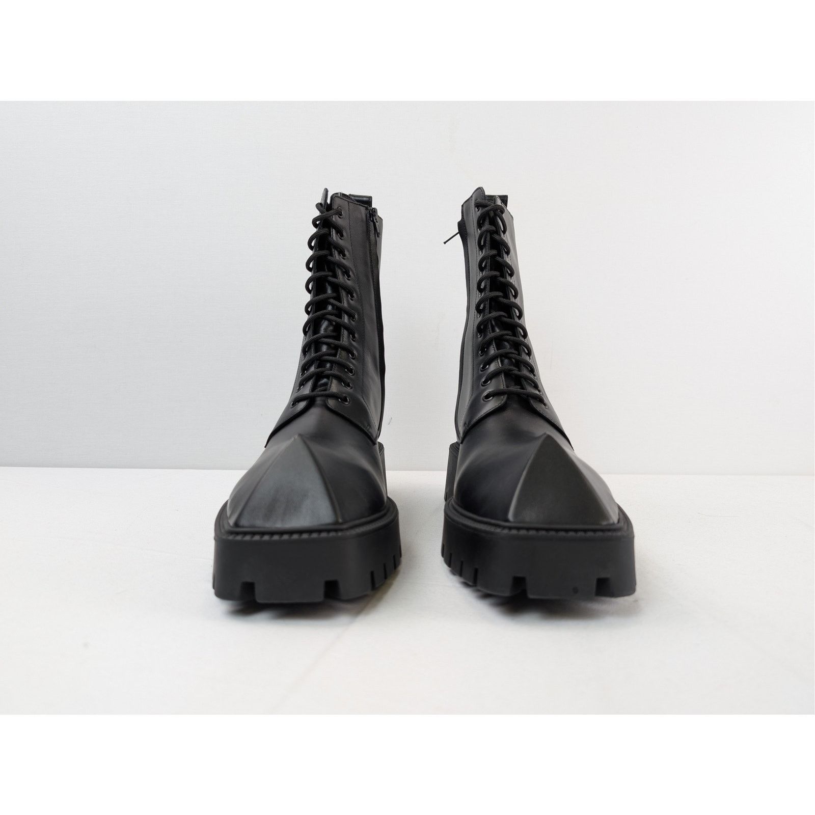 Balenciaga o1rshd1 Rhino Boots Lace-Up in Black Size US 8 / EU 41 - 9 Thumbnail