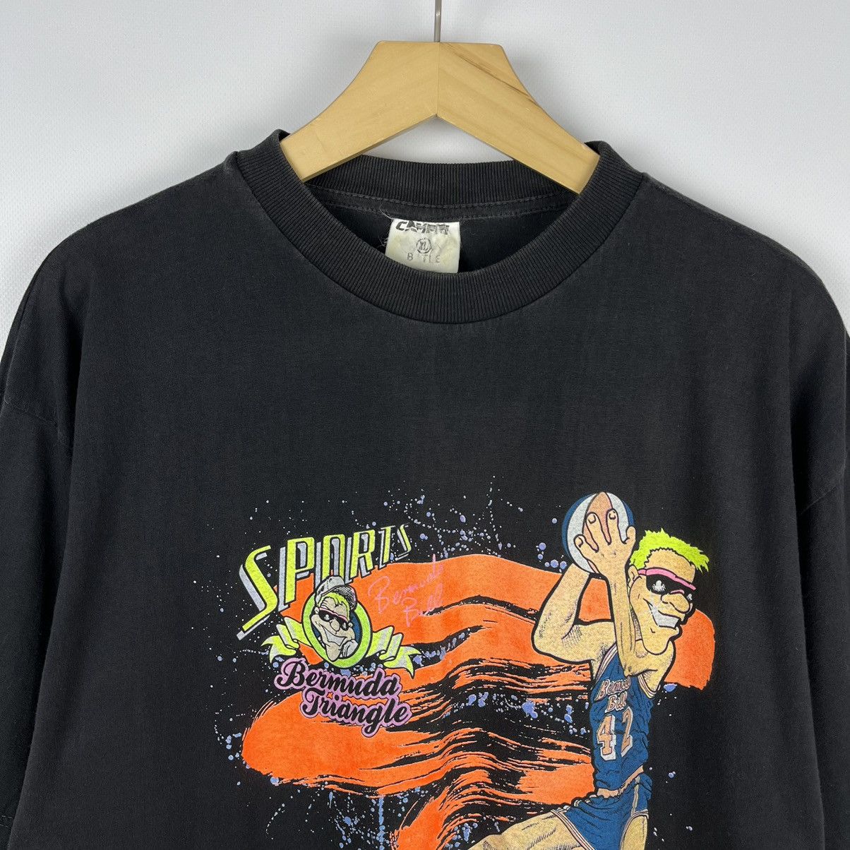 NBA Vintage Bermuda Triangle Basketbill y2k NBA tee 1990 Size US XL / EU 56 / 4 - 2 Thumbnail