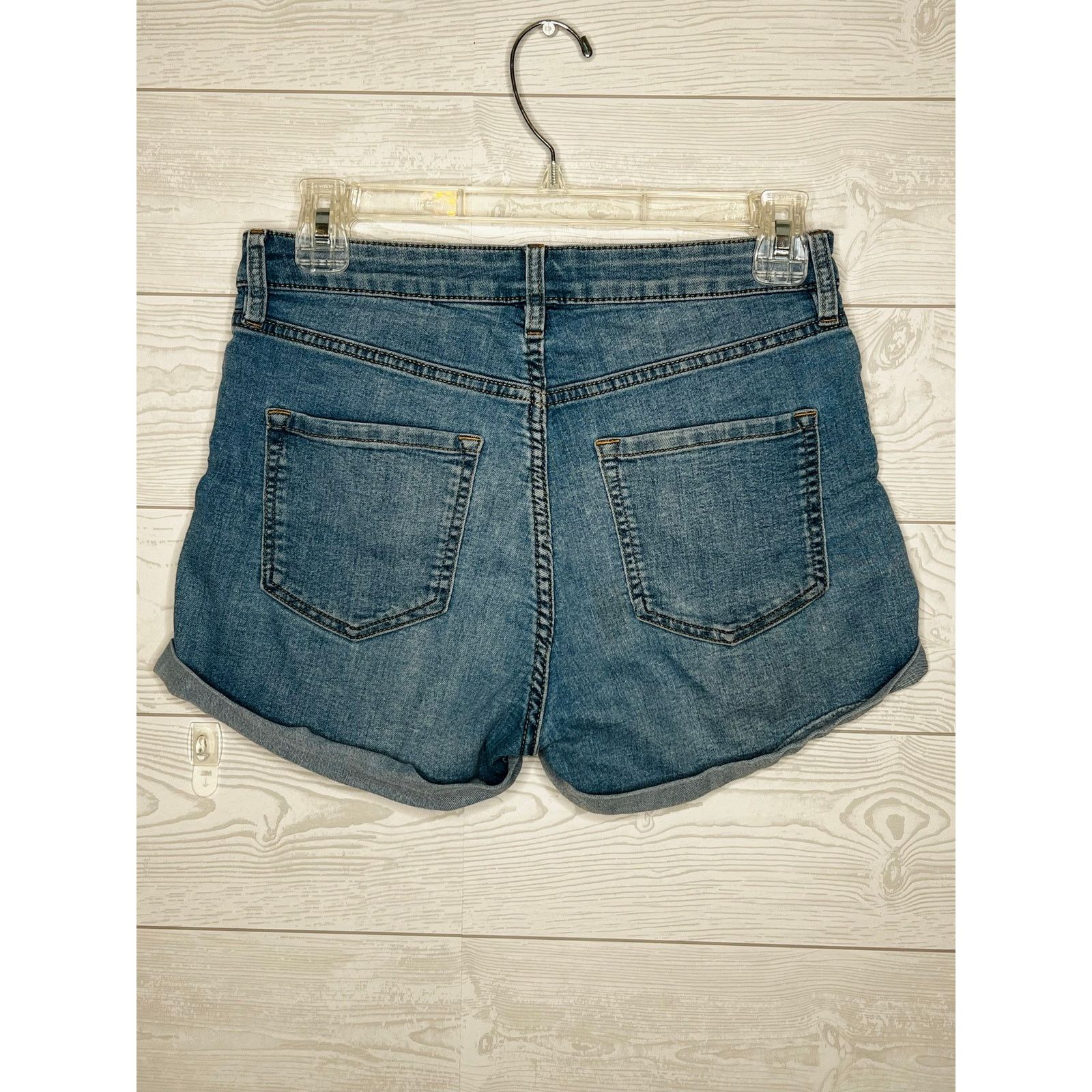 H&M H & M medium wash denim shorts midrise Size 6 Size 28" / US 6 / IT 42 - 2 Thumbnail
