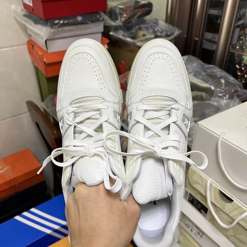 Louis Vuitton Louis Vuitton Trainer Low Top Sneakers in White -2508 Size US 10.5 / EU 43-44 - 3 Thumbnail