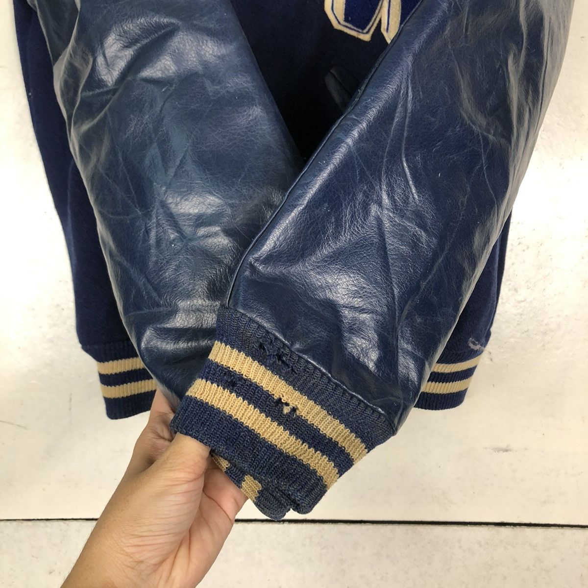 Toyo Enterprises VINTAGE LEATHER VARSITY JACKET JUMPER BIG LOGO USA Size US M / EU 48-50 / 2 - 15 Thumbnail