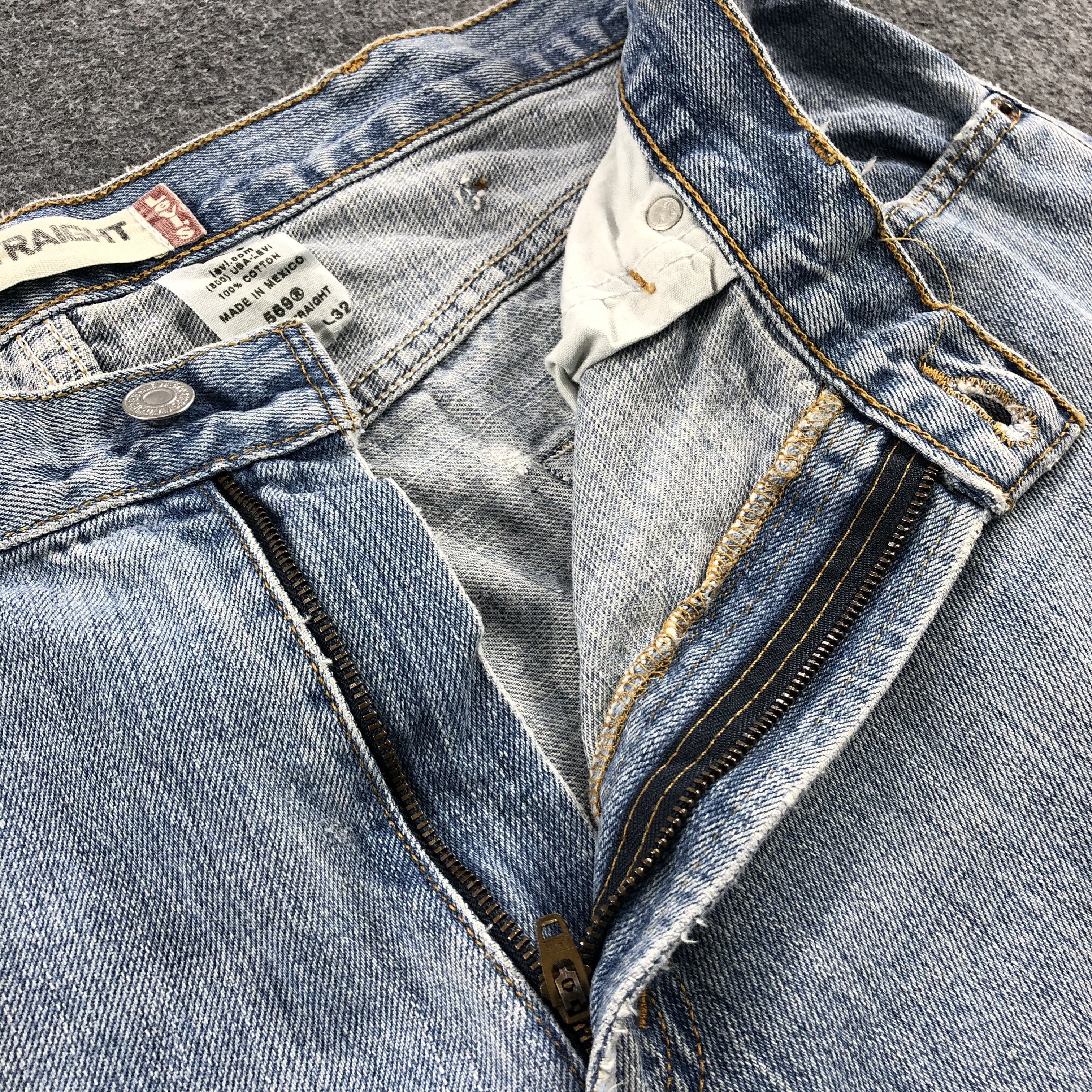 Levi's × Vintage Vintage Light Wash Levis 569 Denim Jeans-JM715 Size US 37 - 9 Thumbnail