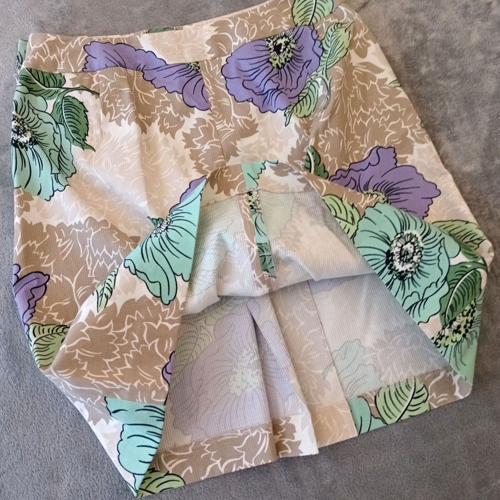 Ann Taylor Ann Taylor Skirt Short Gray Purple Floral Side Zip Pleated Cotton Blend Size 2 Womens Pencil Size 26" / US 2 / IT 38 - 7 Thumbnail