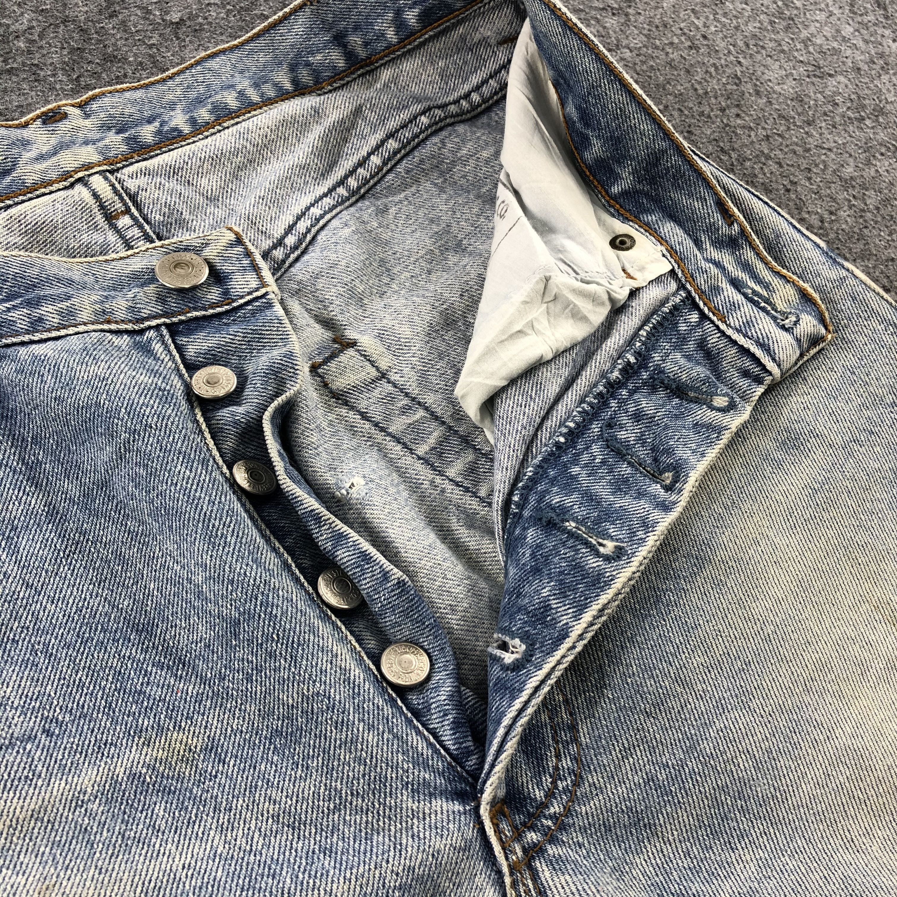 Levi's × Vintage Vintage 90s Light Wash Levis 501 Jeans-JM1599 Size US 29 - 8 Thumbnail