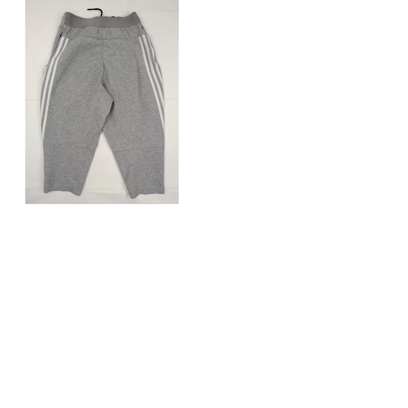 Adidas Adidas Multisport Cropped Sweat Pants Women XS Regular 28in Gray Three Stripe Heather Gray Sport Athleisure Modern Casual Pants Women XS Streetwear Size 40" / US 18 - 9 Thumbnail