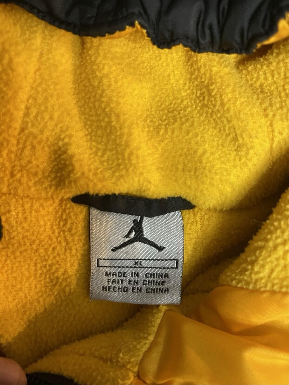 Nike Y2K Jordan Puffer Yellow Black Vintage Size XL Youth Size US XL / EU 56 / 4 - 4 Thumbnail