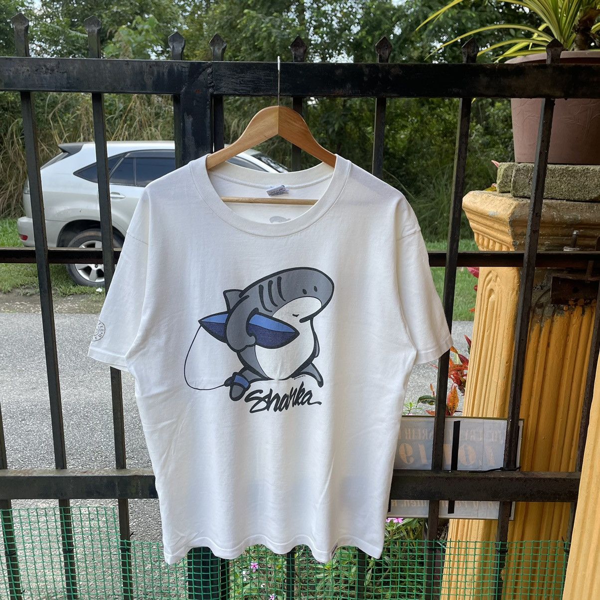 Vintage 🔥Vintage 90s Crazy Shirts Guam Big Sharks Image Surfing Tee Size US L / EU 52-54 / 3 - 1 Thumbnail