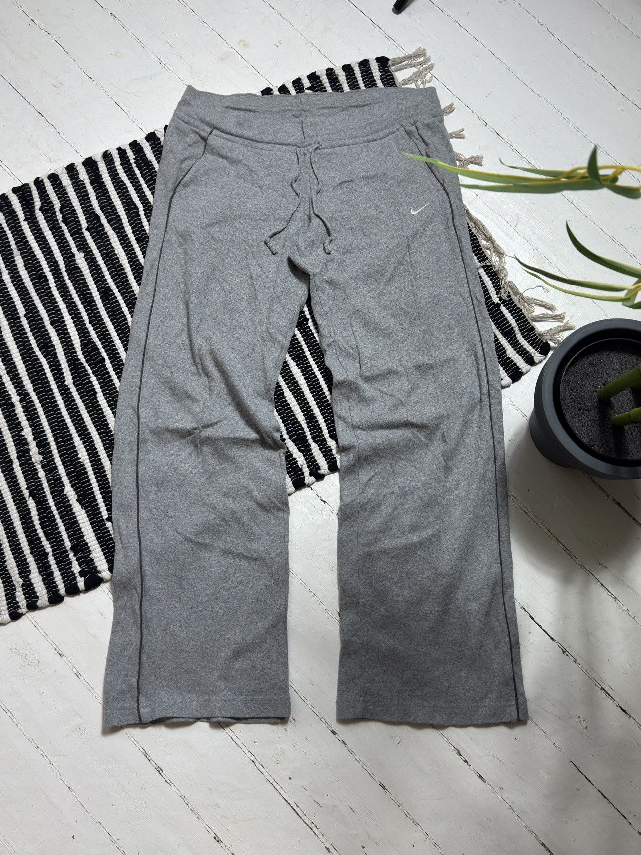 Nike VINTAGE NIKE MINI SWOOSH 2000s GRAY PANTS Size 30" / US 8 / IT 44 - 4 Thumbnail