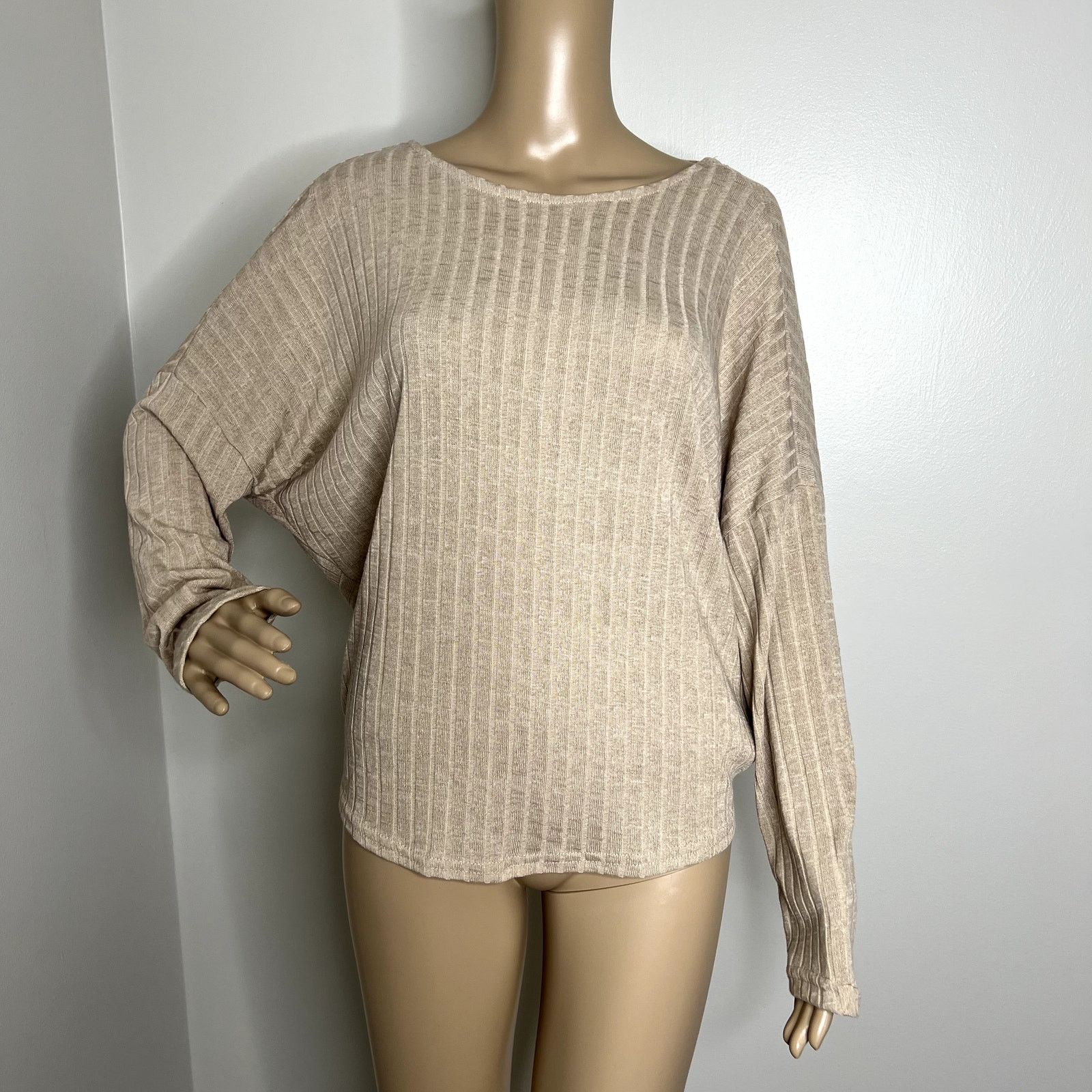 Forever 21 Forever 21 Beige Open Back Ribbed Long Sleeve Top Size M / US 6-8 / IT 42-44 - 1 Thumbnail