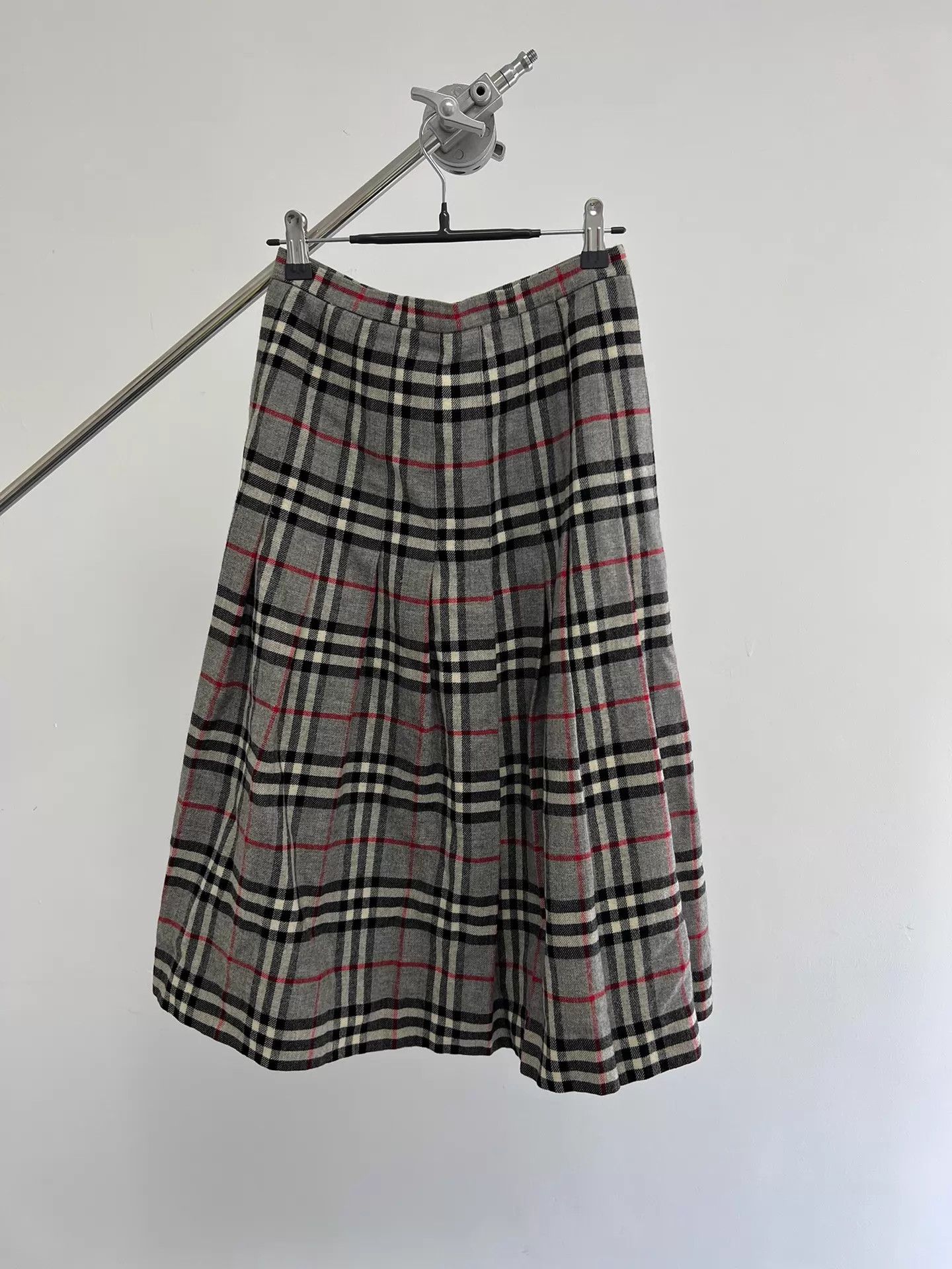 Burberry Burberry Vintage Wool Skirt S 34W70L Size 26" / US 2 / IT 38 - 1 Thumbnail
