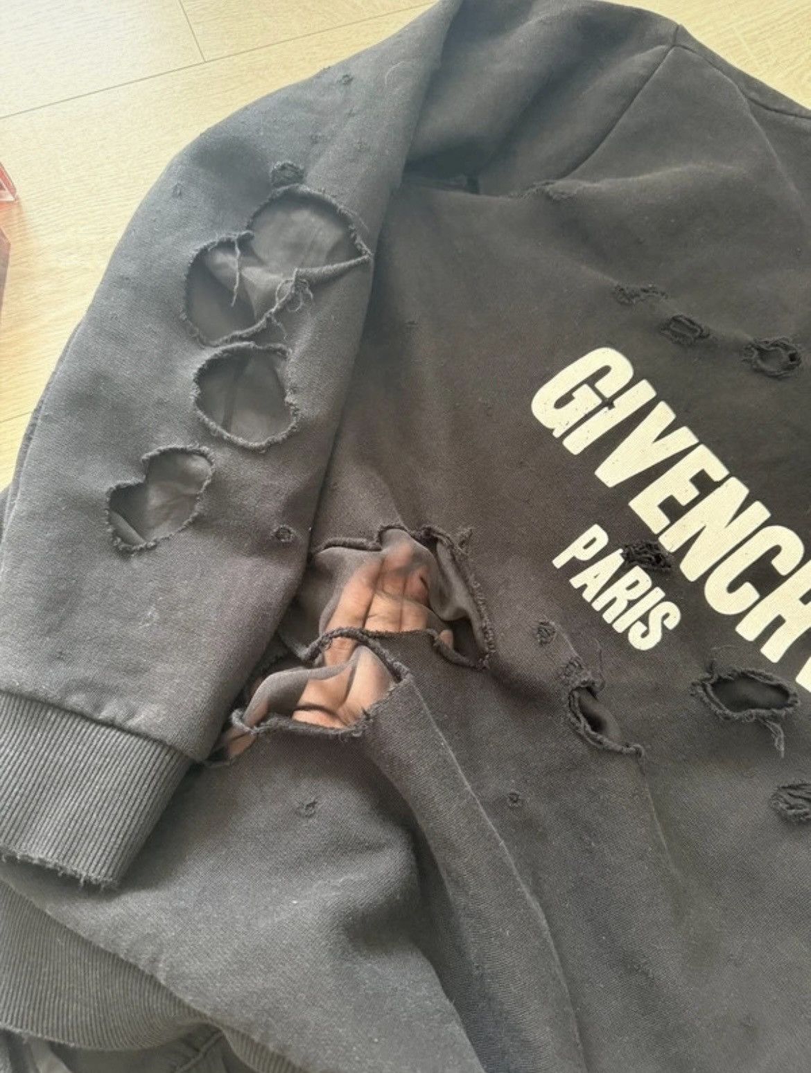 Givenchy Givenchy distressed sweatshirt Size M / US 6-8 / IT 42-44 - 2 Thumbnail