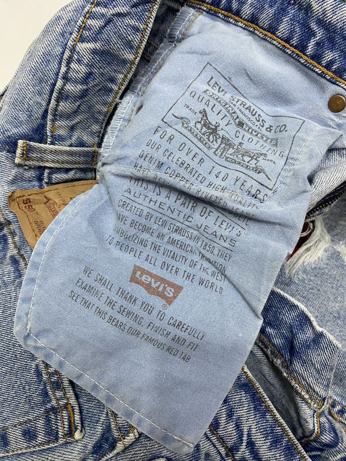 LEVIS 550 PAINTER BAGGY DENIM DISTRESSED TAPERED LEG