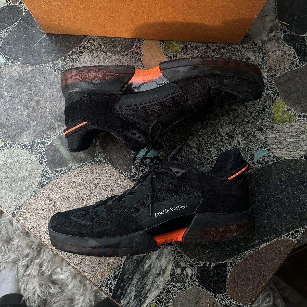 Louis Vuitton Louis Vuitton Lucien Clarke «a view» sneaker Size US 11 / EU 44 - 6 Thumbnail