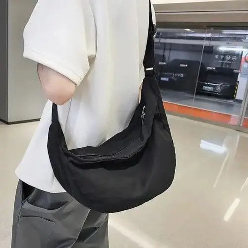 Japanese Brand Vintage Crossbody/Shoulder Bags Unisex Size ONE SIZE - 1 Thumbnail