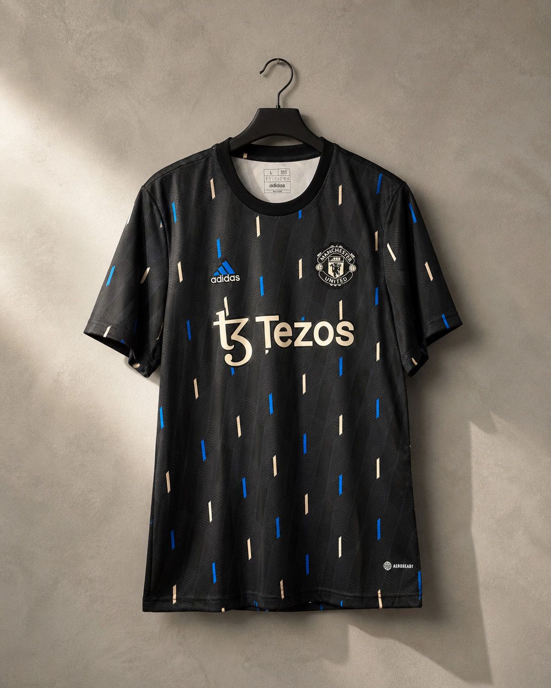 Adidas MANCHESTER UNITED 2022 FOOTBALL SOCCER JERSEY Size US L / EU 52-54 / 3 - 1 Thumbnail