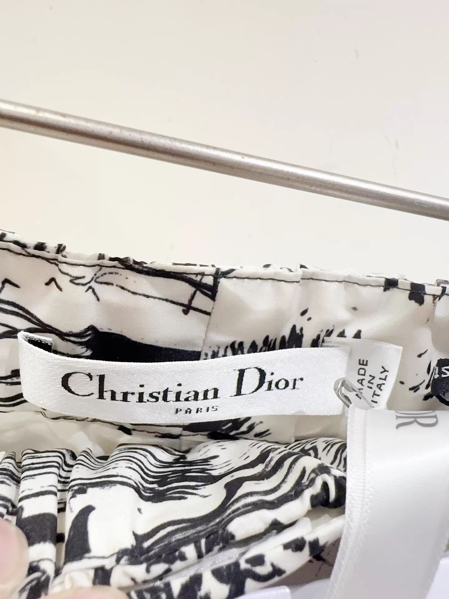 Dior Dior new F34 skirt waist 64-68 length 38 Size 25" / US 0 / IT 36 - 5 Thumbnail