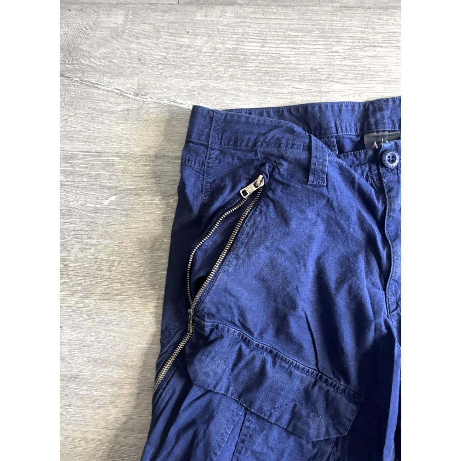 Armani Exchange Armani Exchange Cargo Shorts Mens 31 Blue Zip Pockets Casual Summer Canvas Cotton Relaxed Front Flat Front Pockets Size US 31 - 2 Thumbnail