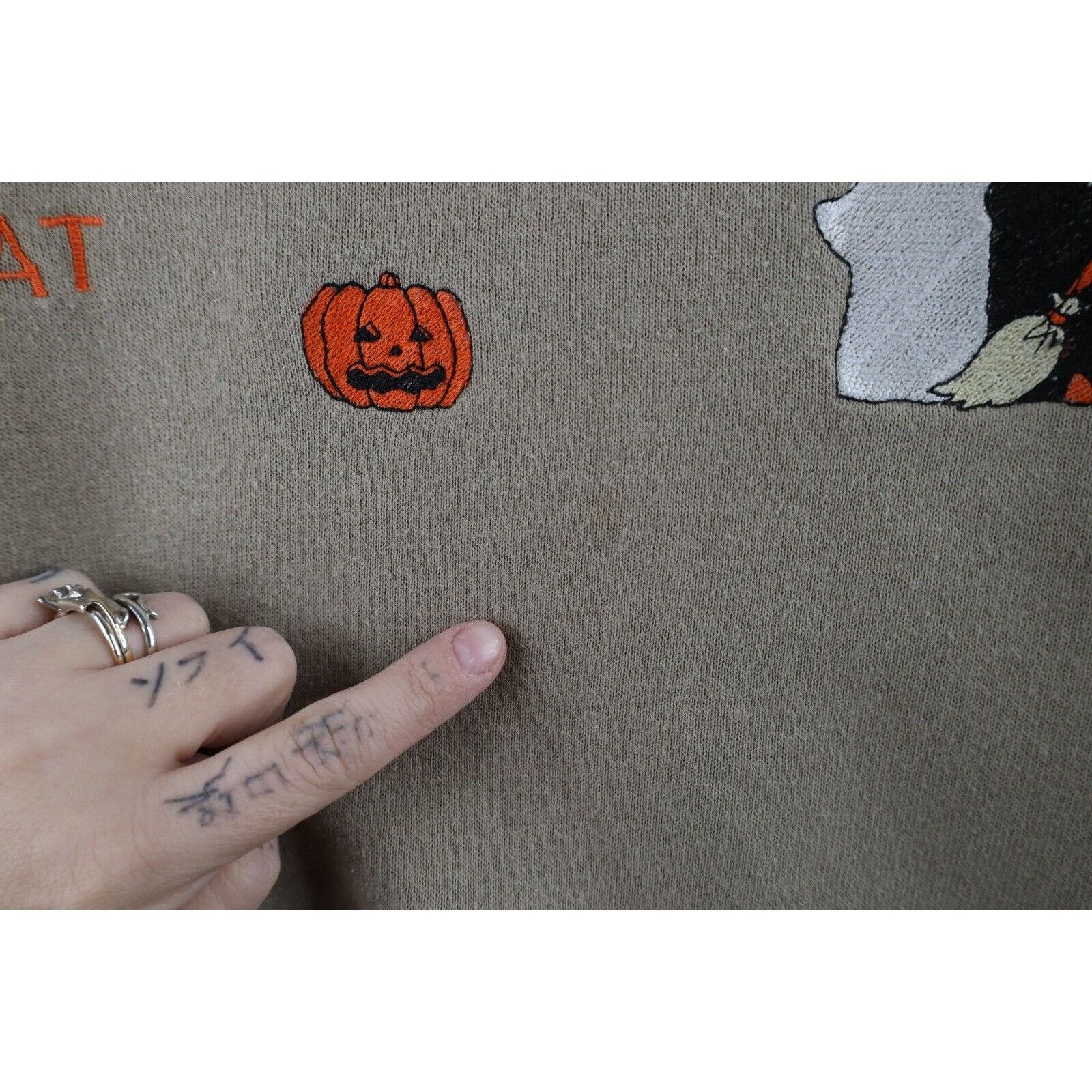 Vintage Vintage 90s Streetwear Faded Halloween Pumpkin Sweatshirt Size L / US 10 / IT 46 - 4 Thumbnail