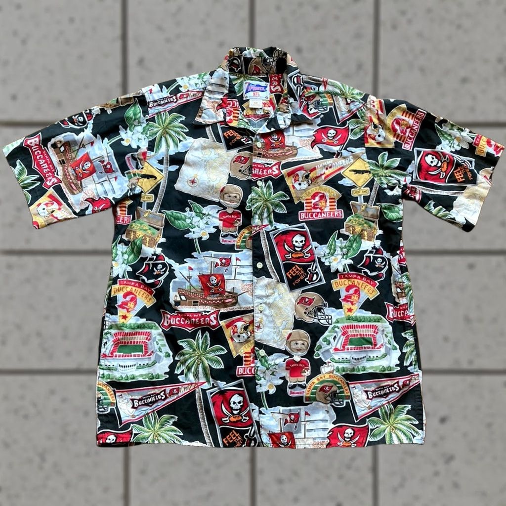 Reyn Spooner Reyn Spooner Tampa Bay Buccaneers Hawaiian Shirt Mens M NFL Cotton Shirt Size US M / EU 48-50 / 2 - 1 Thumbnail