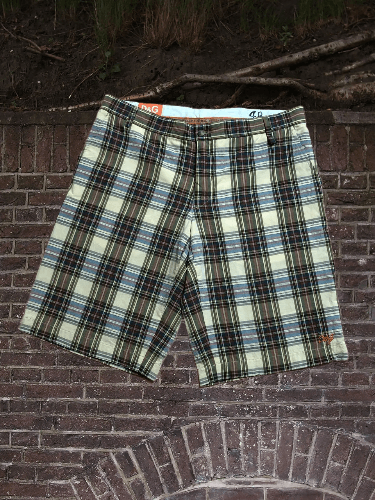 Dolce & Gabbana Dolce & Gabbana plaid LUXURY shorts Size US 36 / EU 52 - 1 Thumbnail
