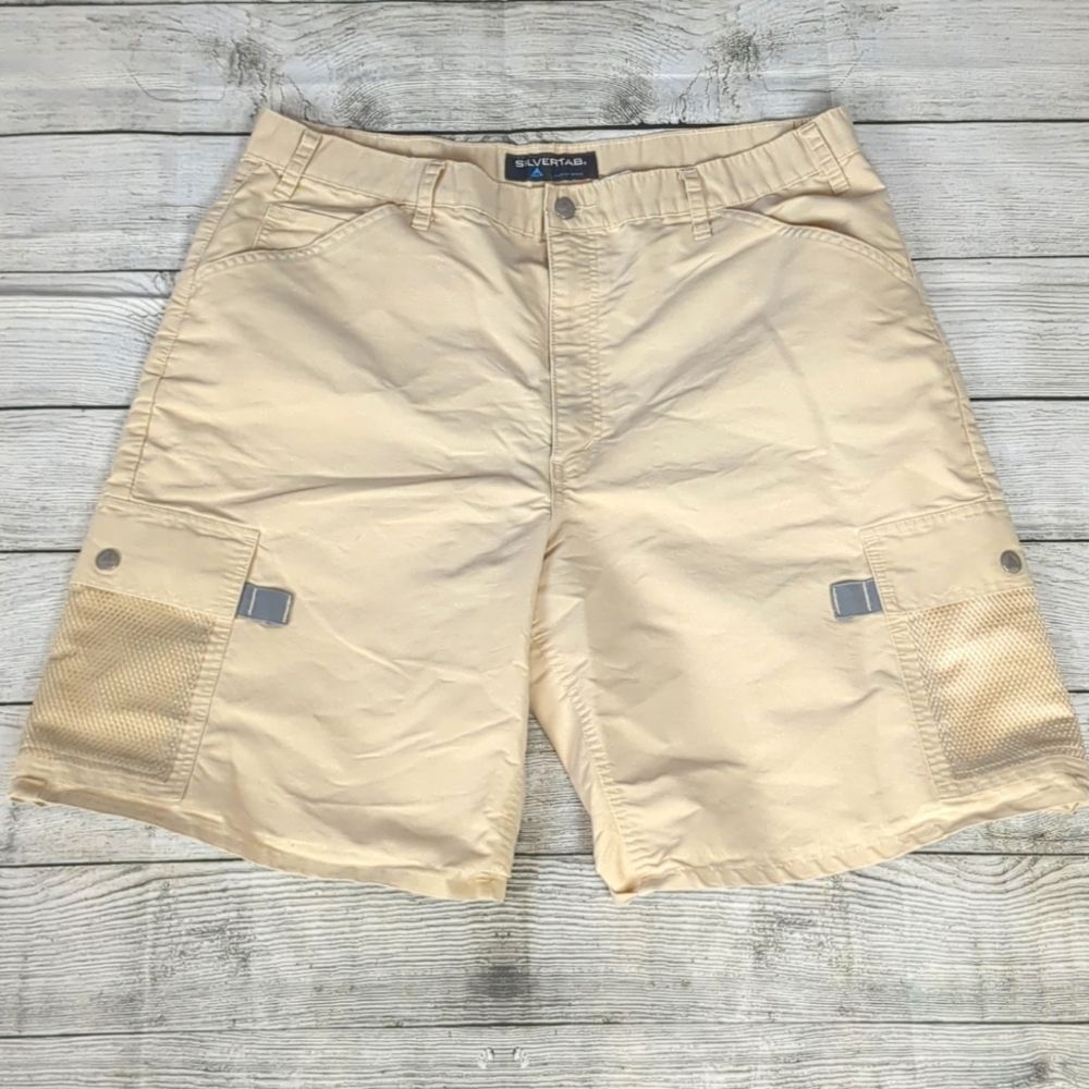 Levi's Levi's silvertab cream cargo shorts size 38 Size US 38 / EU 54 - 1 Thumbnail