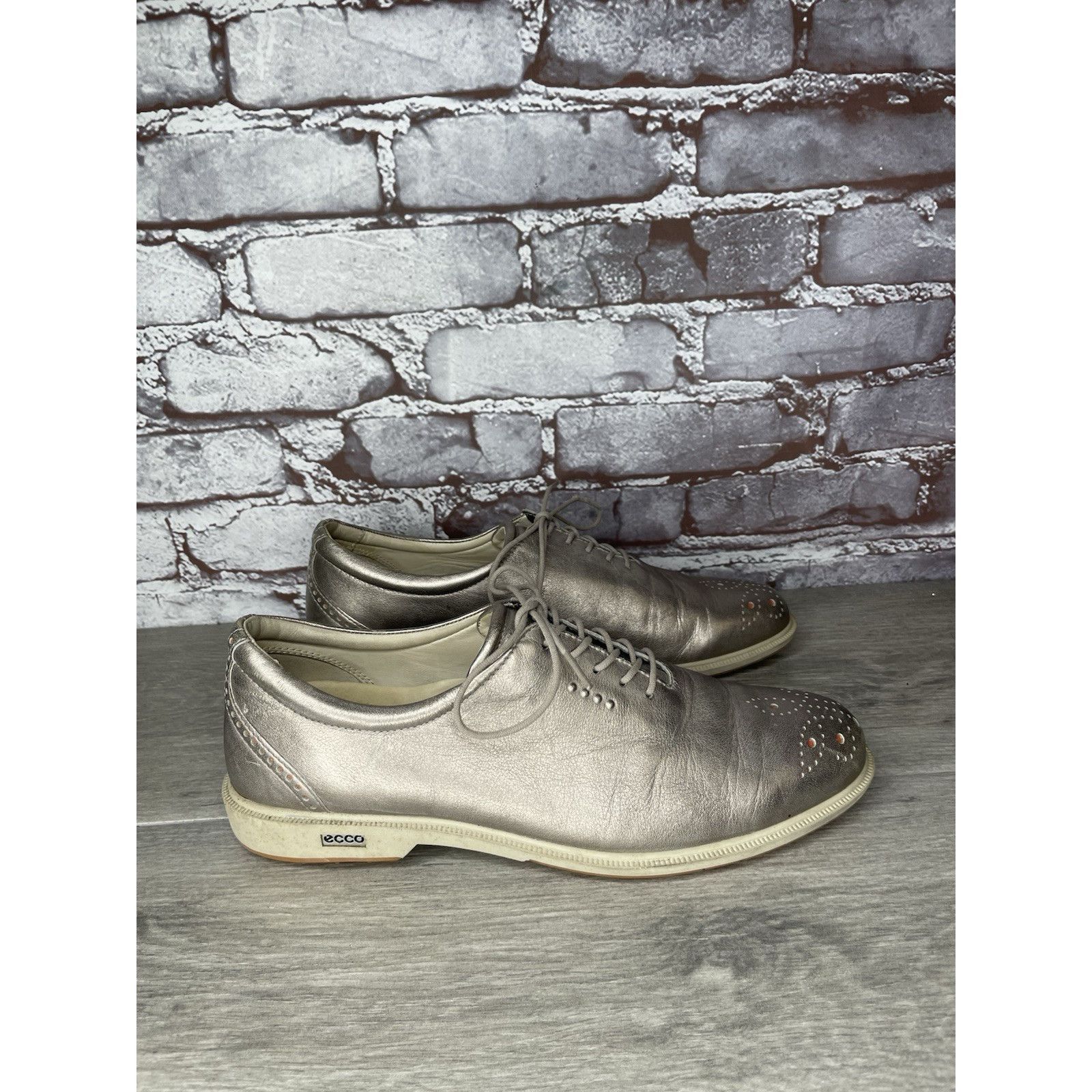 Ecco Ecco Metallic Silver Leather Wingtip Lace Up Golf Shoes Wome Size US 9.5 / IT 39.5 - 16 Thumbnail