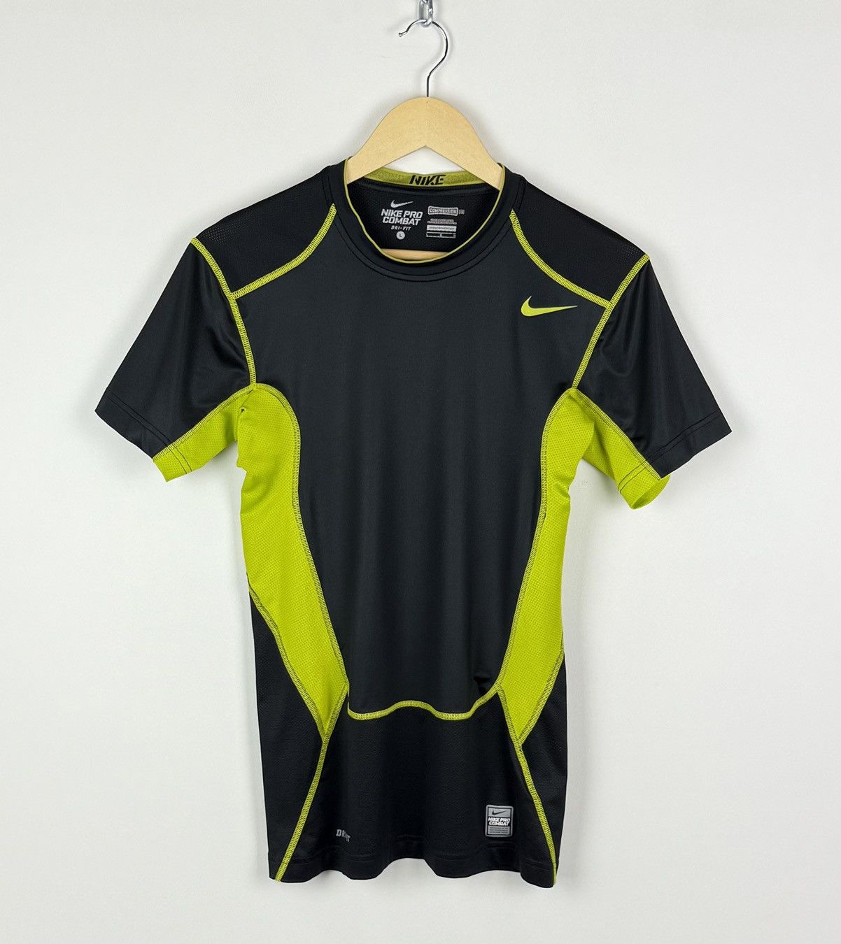 Nike Nike Pro Combat Hypercool Compression Short Sleeve Top Shirt Size US L / EU 52-54 / 3 - 3 Thumbnail