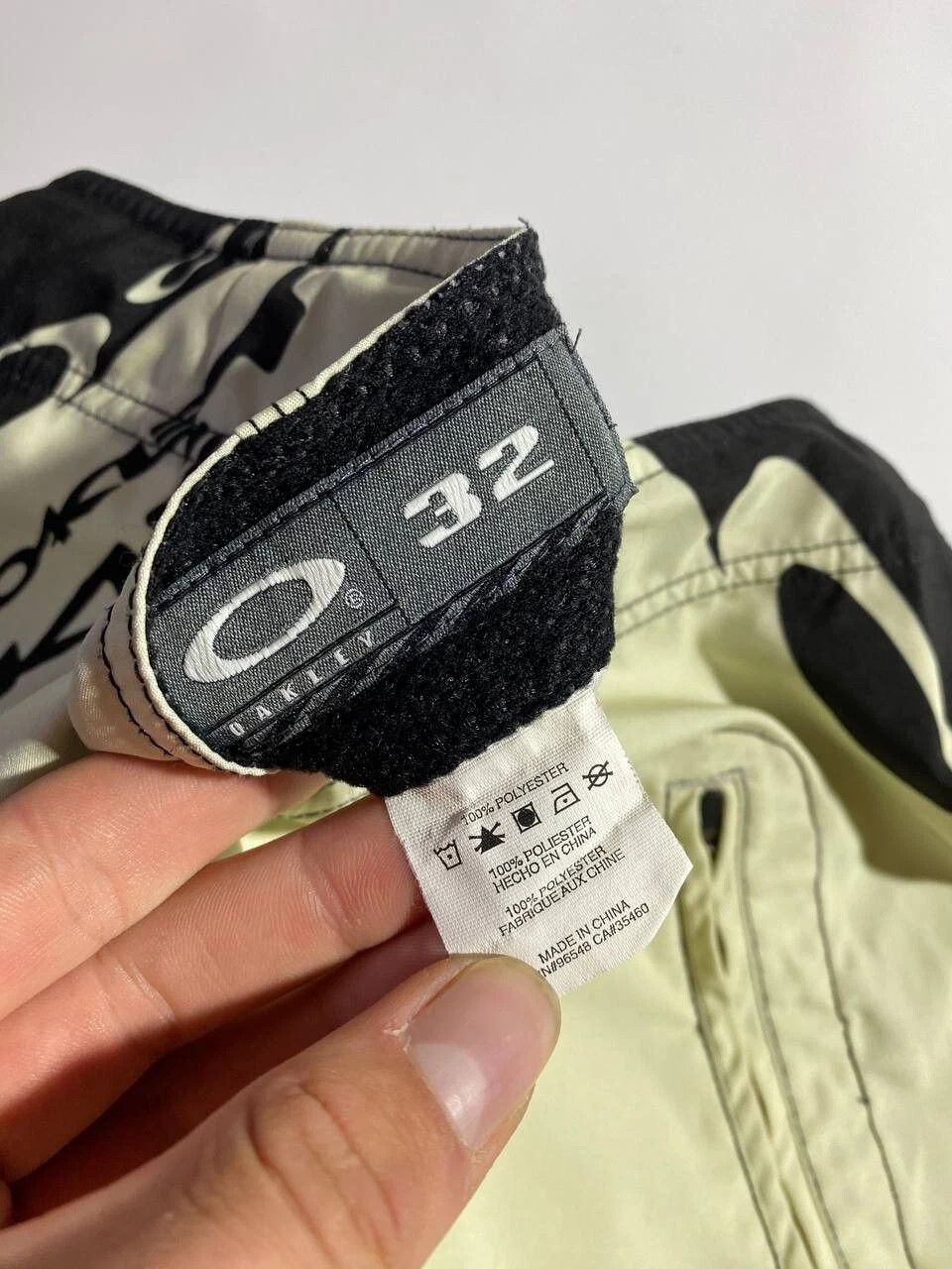 Oakley Vintage 90s Oakley shorts rare retro Y2K size 32 Size US 32 / EU 48 - 4 Thumbnail