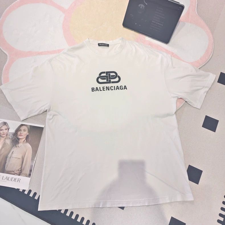 Balenciaga Balenciaga Lock Buckle Casual Tee - dmc Size US M / EU 48-50 / 2 - 1 Thumbnail