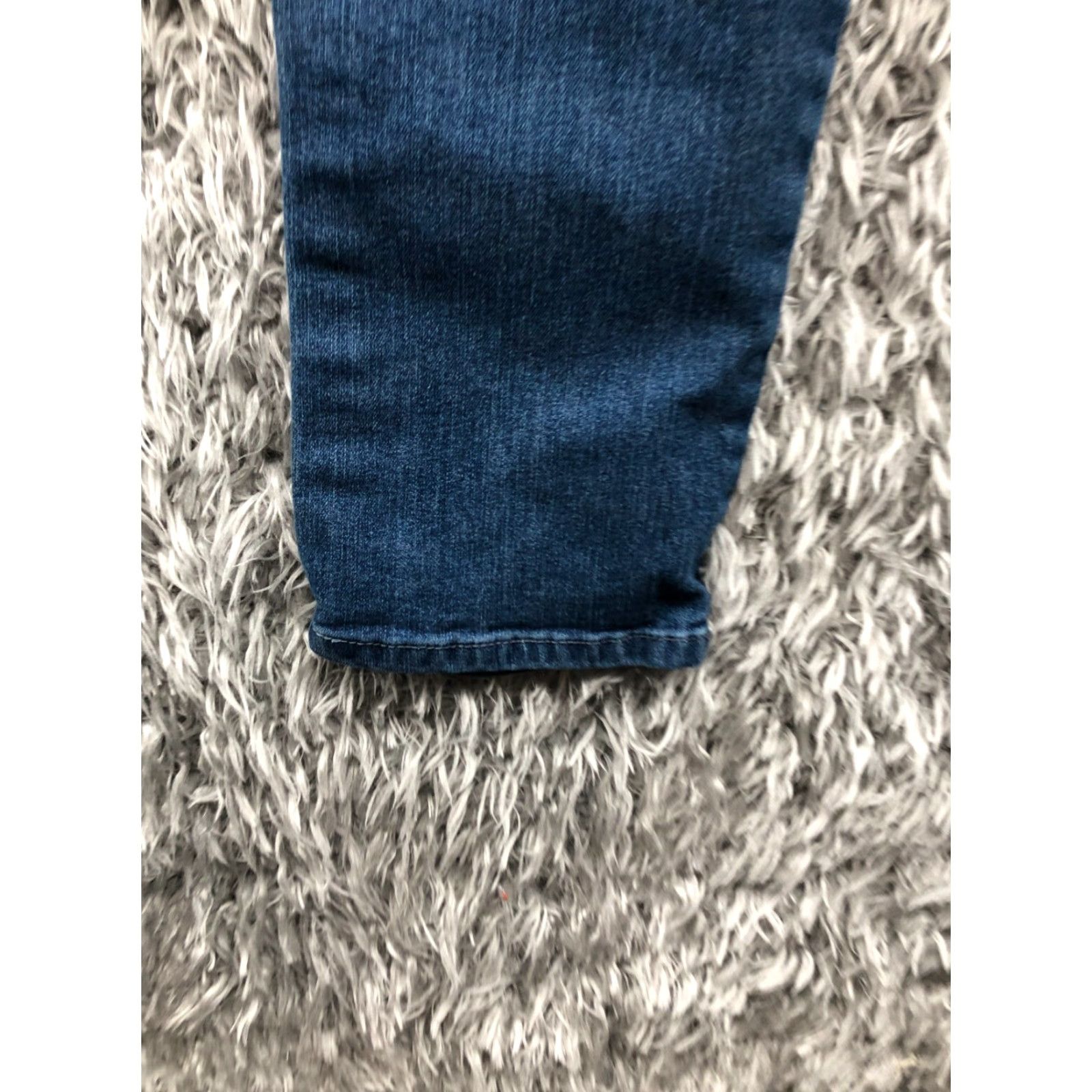 Gloria Vanderbilt Gloria Vanderbilt Amanda Jeans Womens Size 6 Mid Rise Medium Wash Blue Size 28" / US 6 / IT 42 - 7 Thumbnail