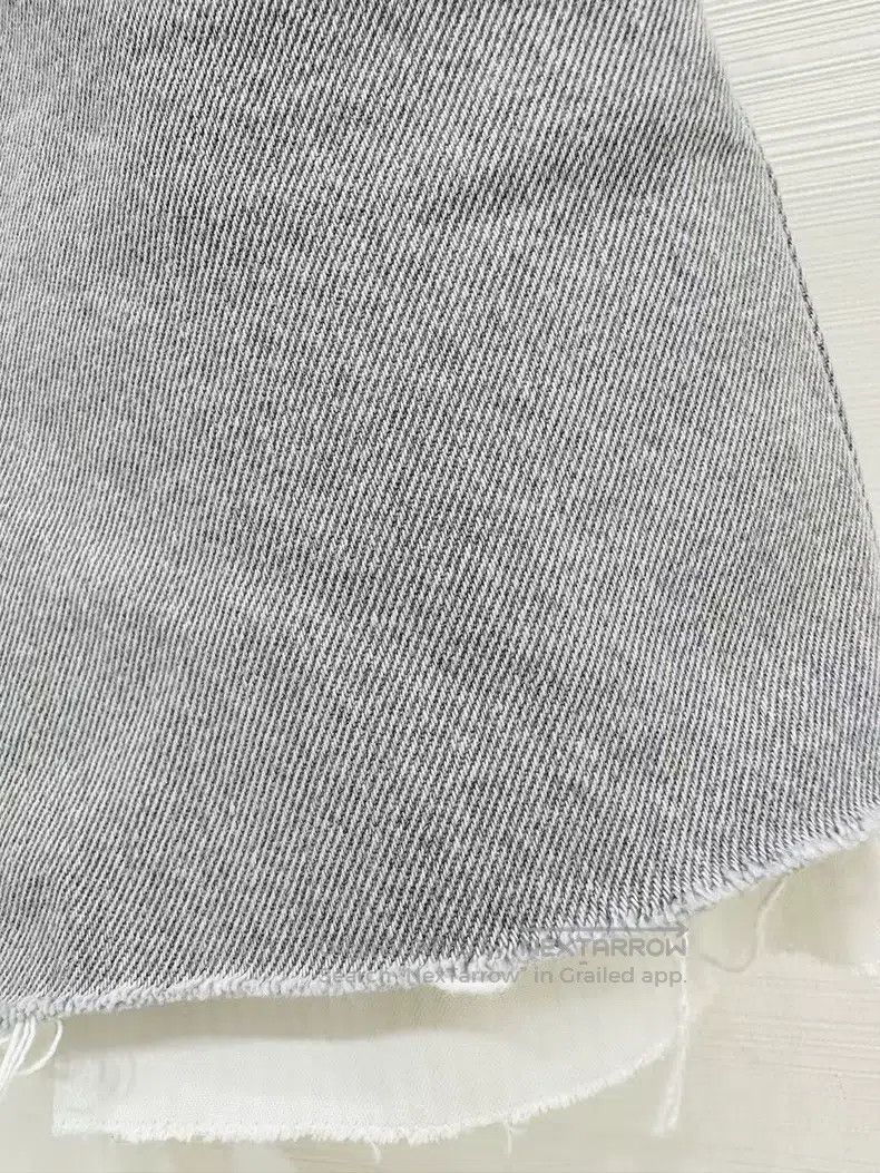 Miu Miu Miu Miu 25 Grey denim shorts with edged hem Size 25" / US 0 / IT 36 - 4 Thumbnail