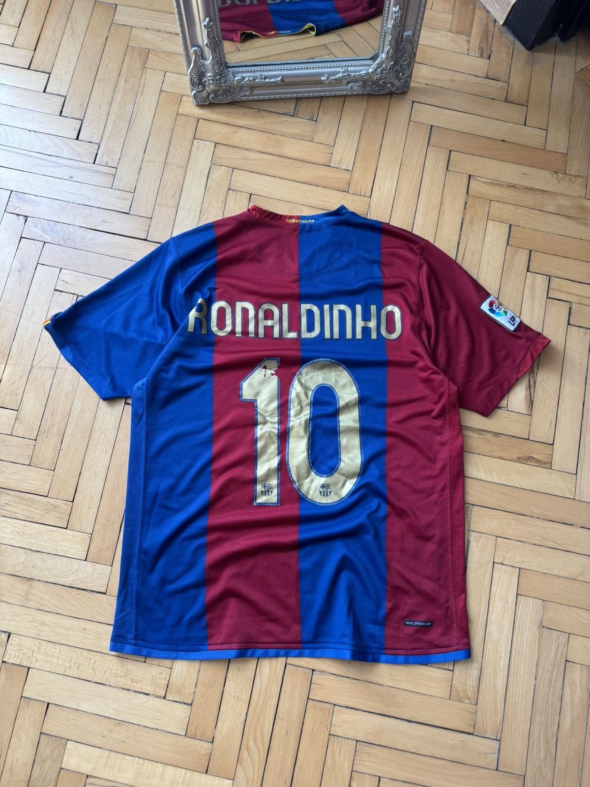 Vintage Very Rare Vintage Nike F.C.Barcelona Ronaldinho 10 Size US L / EU 52-54 / 3 - 2 Thumbnail