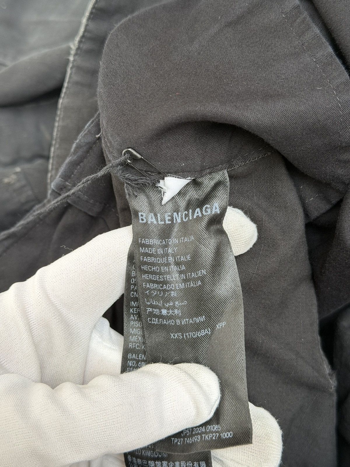 Balenciaga Balenciaga Large Black Ripstop Destroyed Cargo Pants Size US 27 - 10 Thumbnail