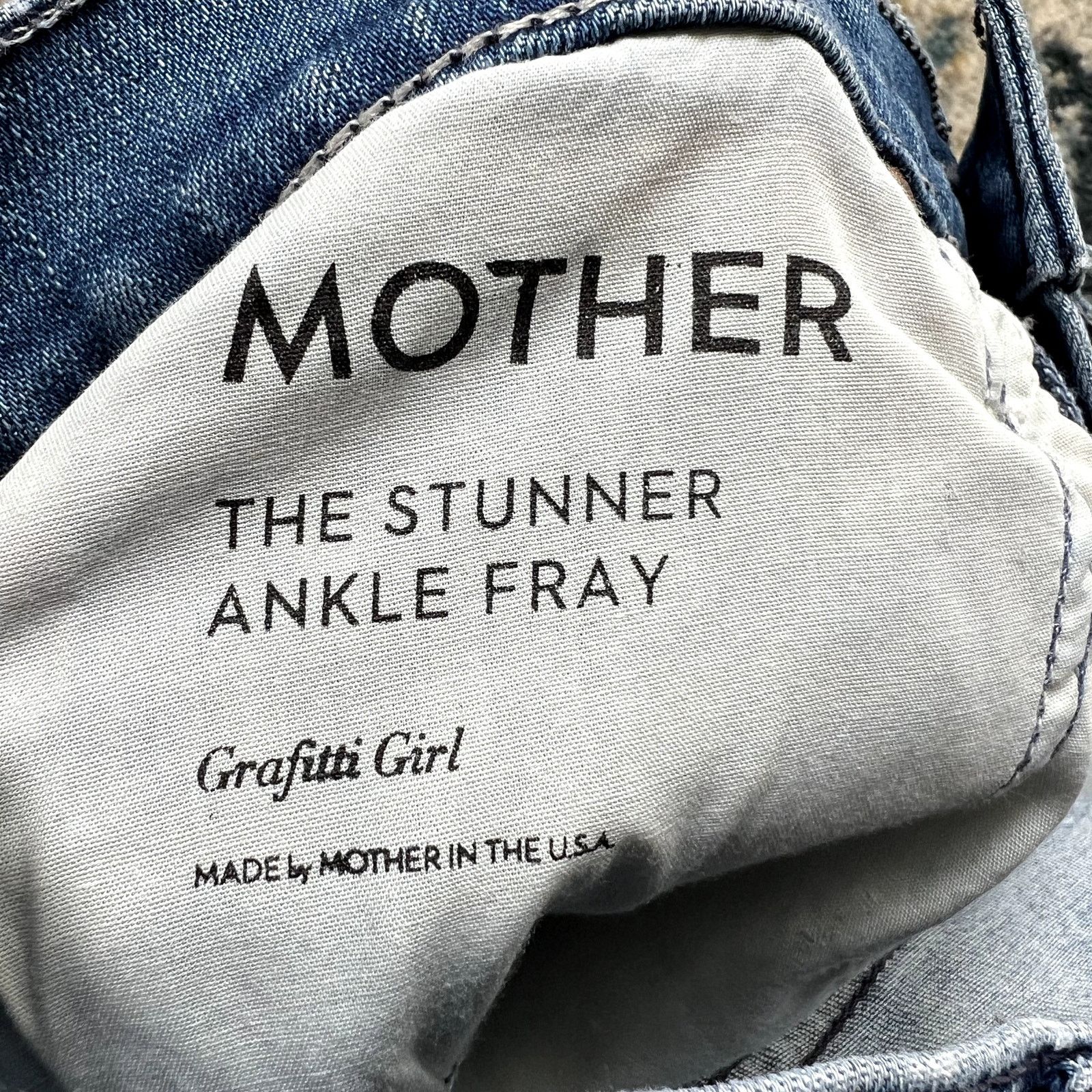 MOTHER Mother The Stunner Ankle Fray Graffiti Girl jeans size 26 Size 26" / US 2 / IT 38 - 5 Thumbnail