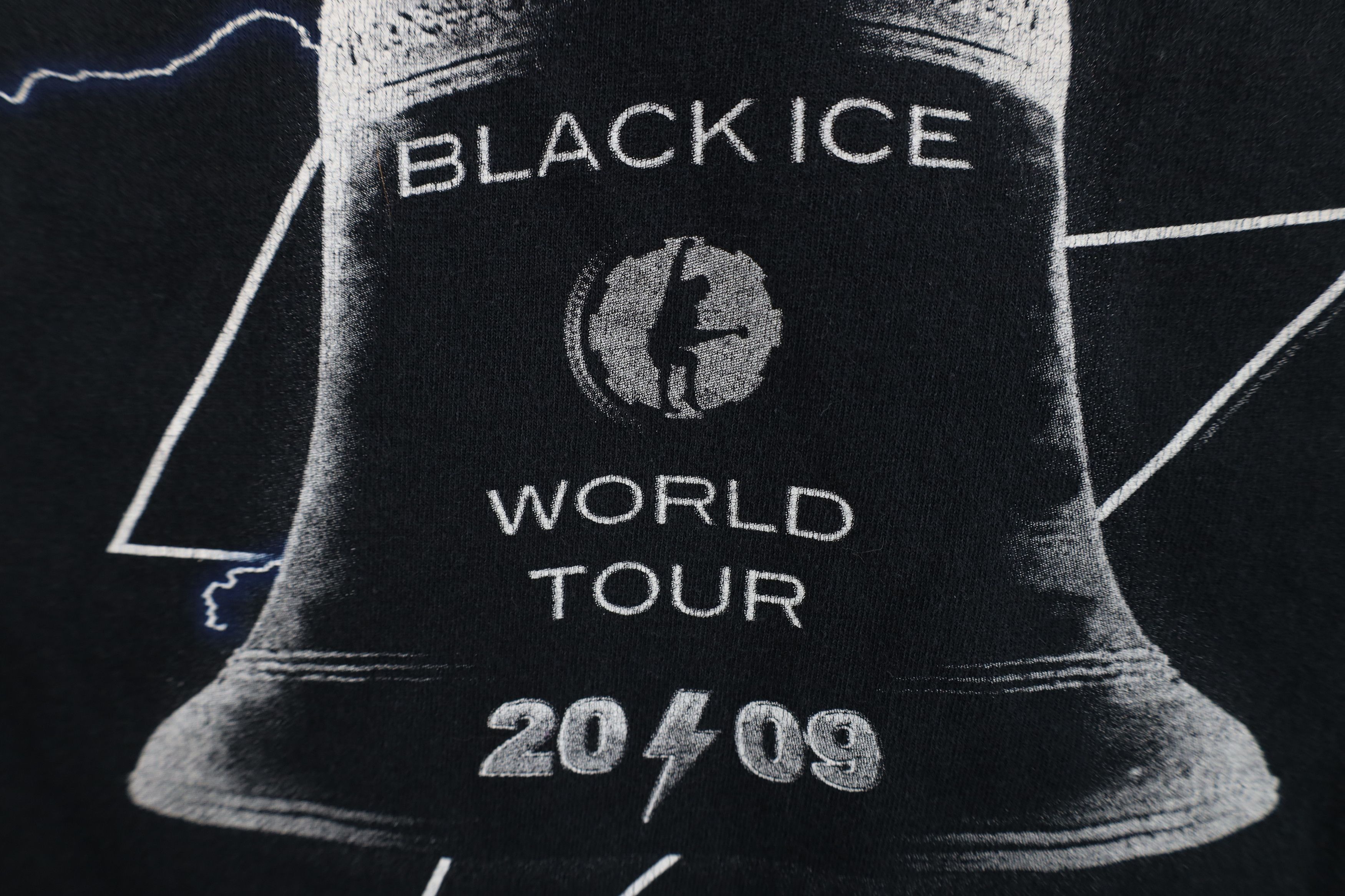 Vintage Vintage Y2K 2009 Ice World Tour ACDC Band T-Shirt Black Size US M / EU 48-50 / 2 - 5 Thumbnail