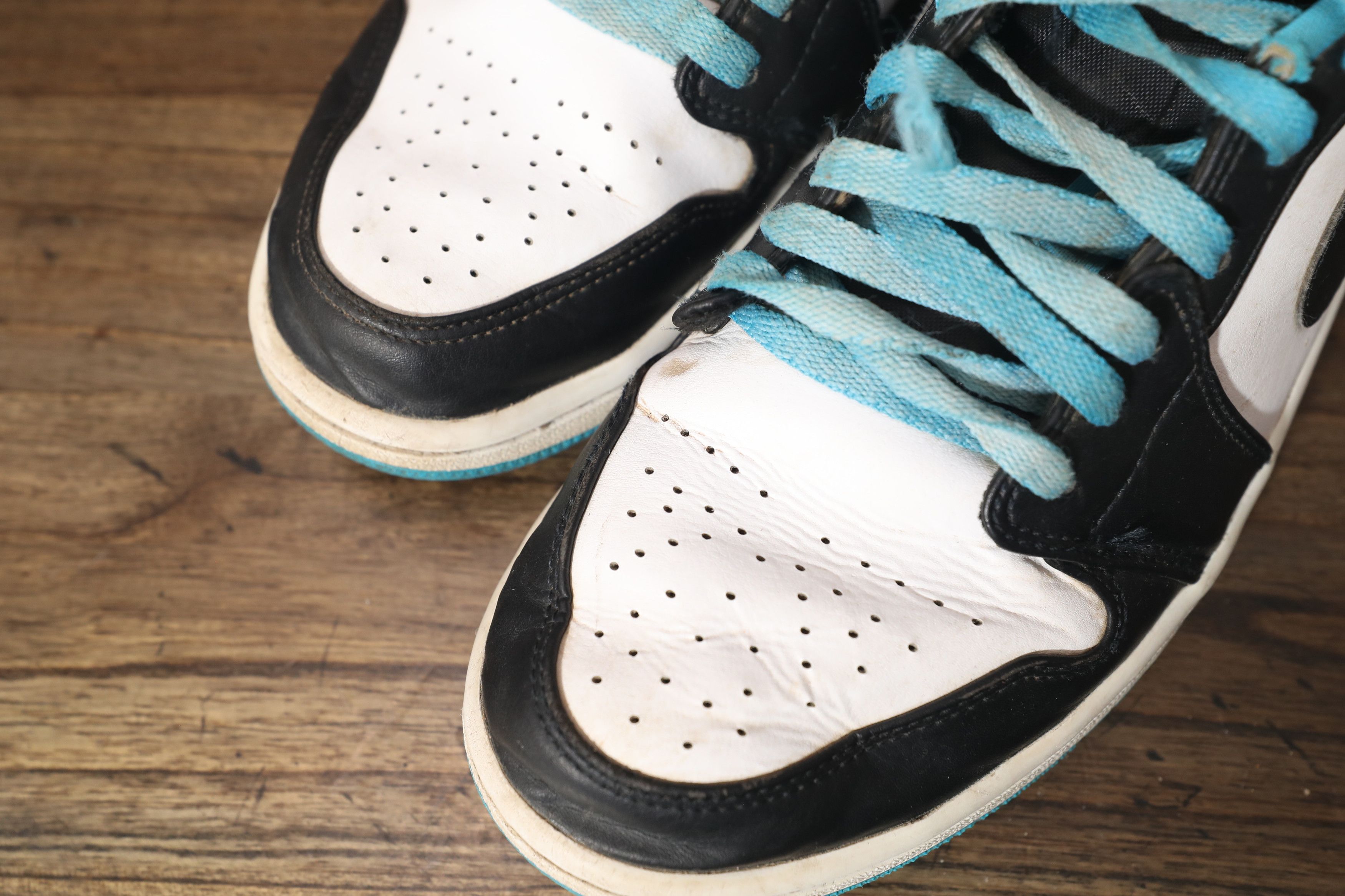 Nike Nike Jordan 1 Low Laser Blue (9.5) Size US 9.5 / EU 42-43 - 10 Thumbnail