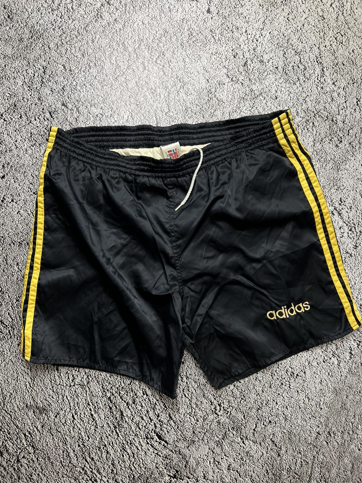 Adidas Vtg 80-90’s Adidas originals vintage nylon shorts Size US 32 / EU 48 - 1 Thumbnail
