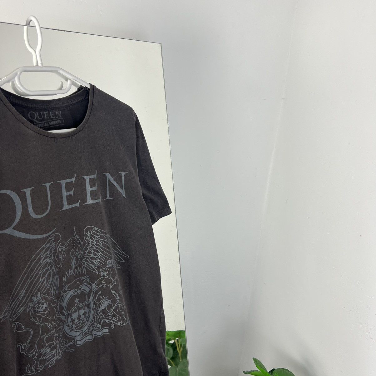 Band Tees Vintage Y2K Queen Big Logo Rock Band T-Shirt Streetwear Size US L / EU 52-54 / 3 - 2 Thumbnail