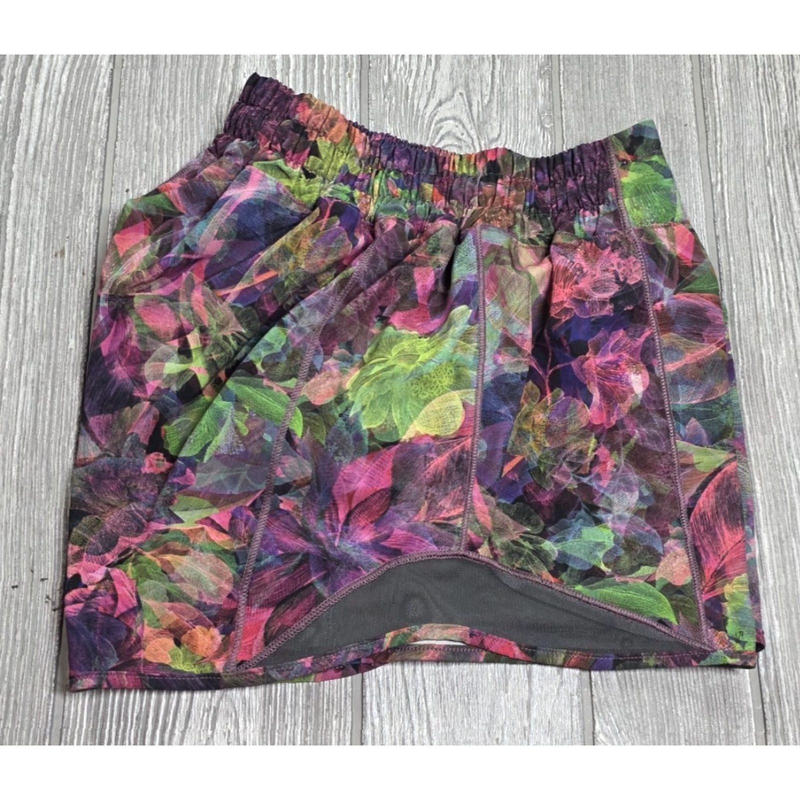 Lululemon Lululemon Hotty Hot Vivid Floral Shorts Size 4 Multicolor 3” Inseam High Rise Women's Athletic Running & Jogging Short Size 27" / US 4 / IT 40 - 4 Thumbnail