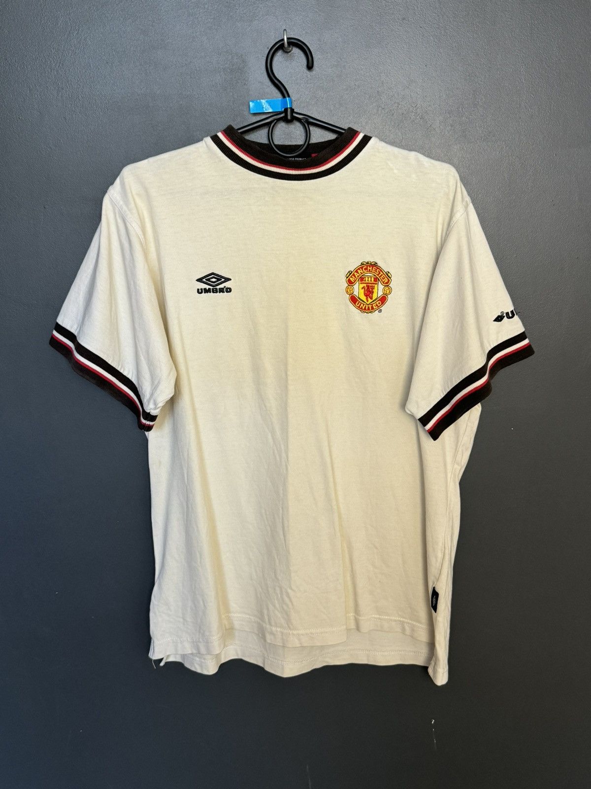 Umbro Vintage Manchester United 99/00 Training Football Jersey Size US S / EU 44-46 / 1 - 1 Thumbnail