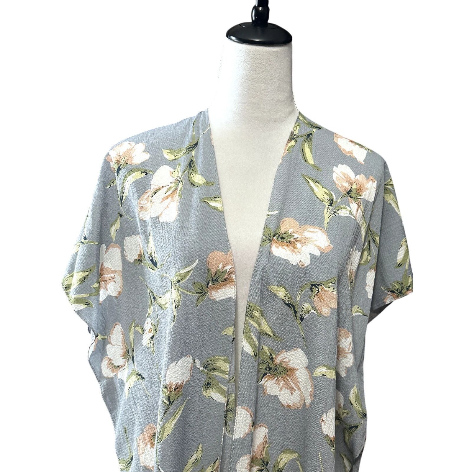 Other Justin & Taylor Cardigan 3 Ways Wrap Floral Short Sleeve OS Size L / US 10 / IT 46 - 2 Thumbnail