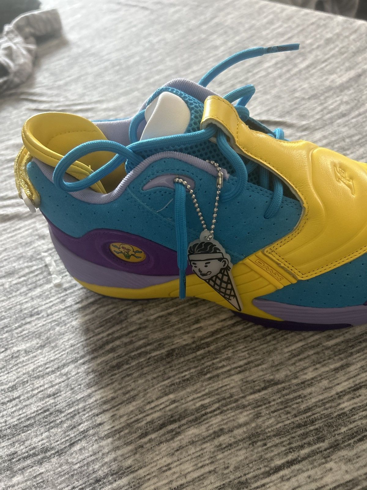 Icecream × Reebok Reebok ANSWER V MU ICE CREAM Size US 9.5 / EU 42-43 - 3 Thumbnail