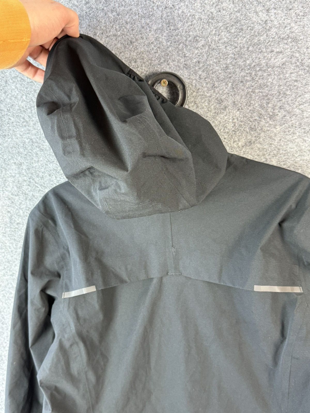 On On Running Warerproof Anorak Women’s jacket size M NWT Size M / US 6-8 / IT 42-44 - 17 Thumbnail