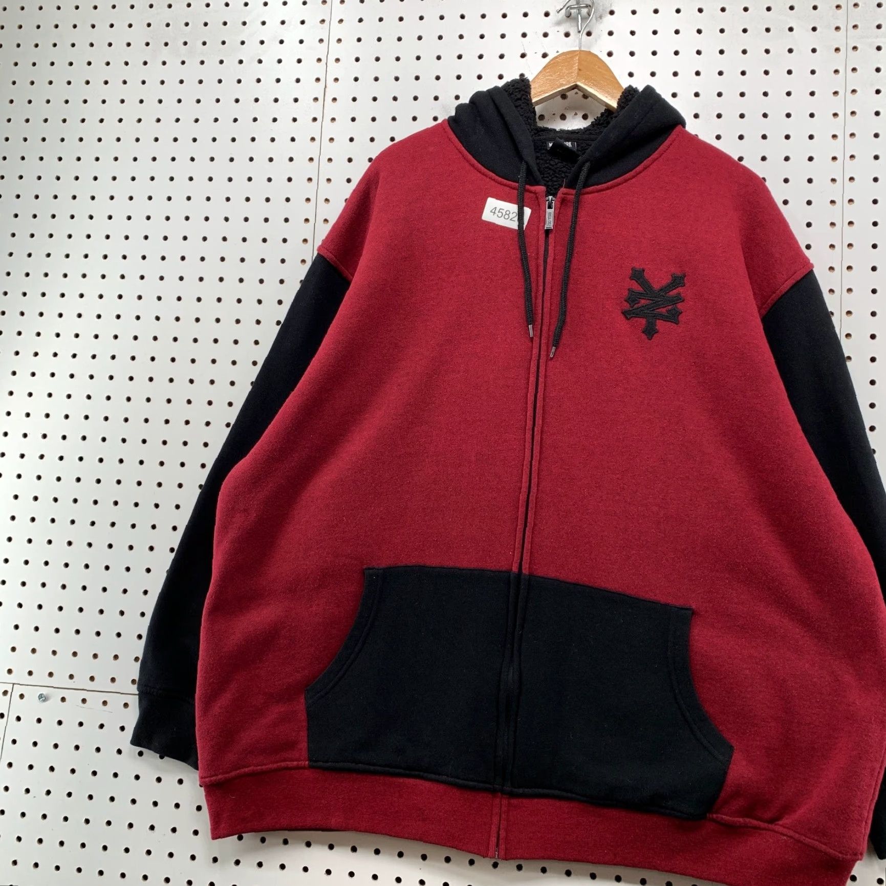 Zoo York VINTAGE Zoo York Hoodie Men 2XL Red Black Sherpa Lined Grunge Skate Shirt Sweatshirt Zip Full Zip Pattern Graphic Print Winter Spring Fall Mens Size US XXL / EU 58 / 5 - 3 Thumbnail