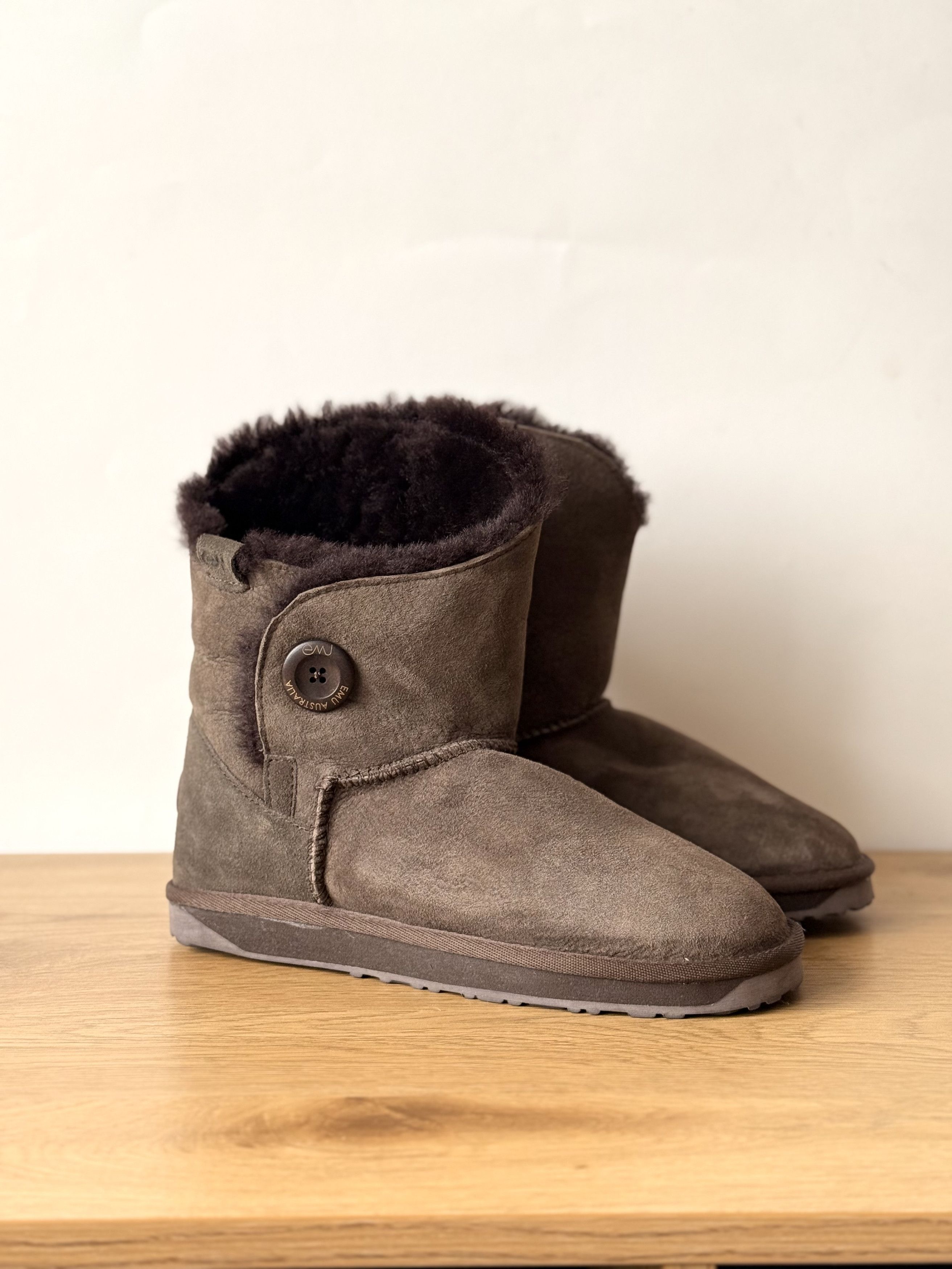 Ugg EMU Australia Real Fur Sheepskin Winter Boots (39) Size US 9 / IT 39 - 1 Thumbnail