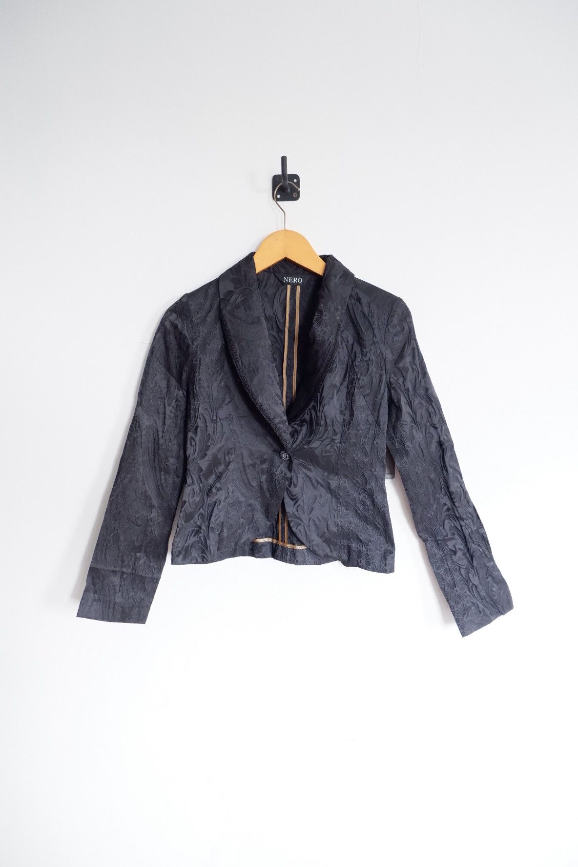 If Six Was Nine × Japanese Brand Vintage NERO Japan Embosses Rayon Cropped Blazer Jacket Size S / US 4 / IT 40 - 1 Thumbnail