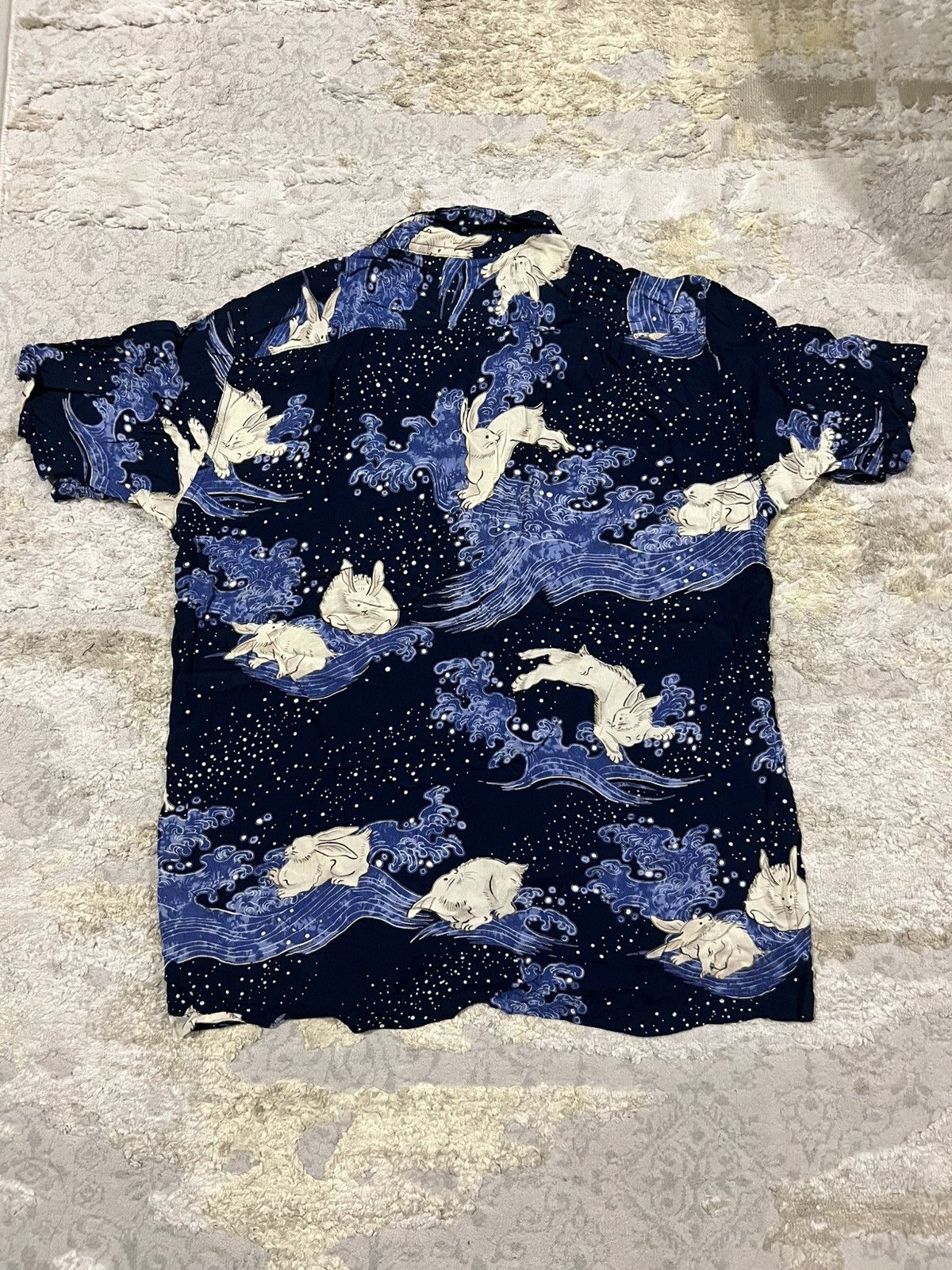 Sun Surf Vintage Japanese "Rabbit & Wave" Rayon Creepe Hawaiian Shirt Size US M / EU 48-50 / 2 - 4 Thumbnail