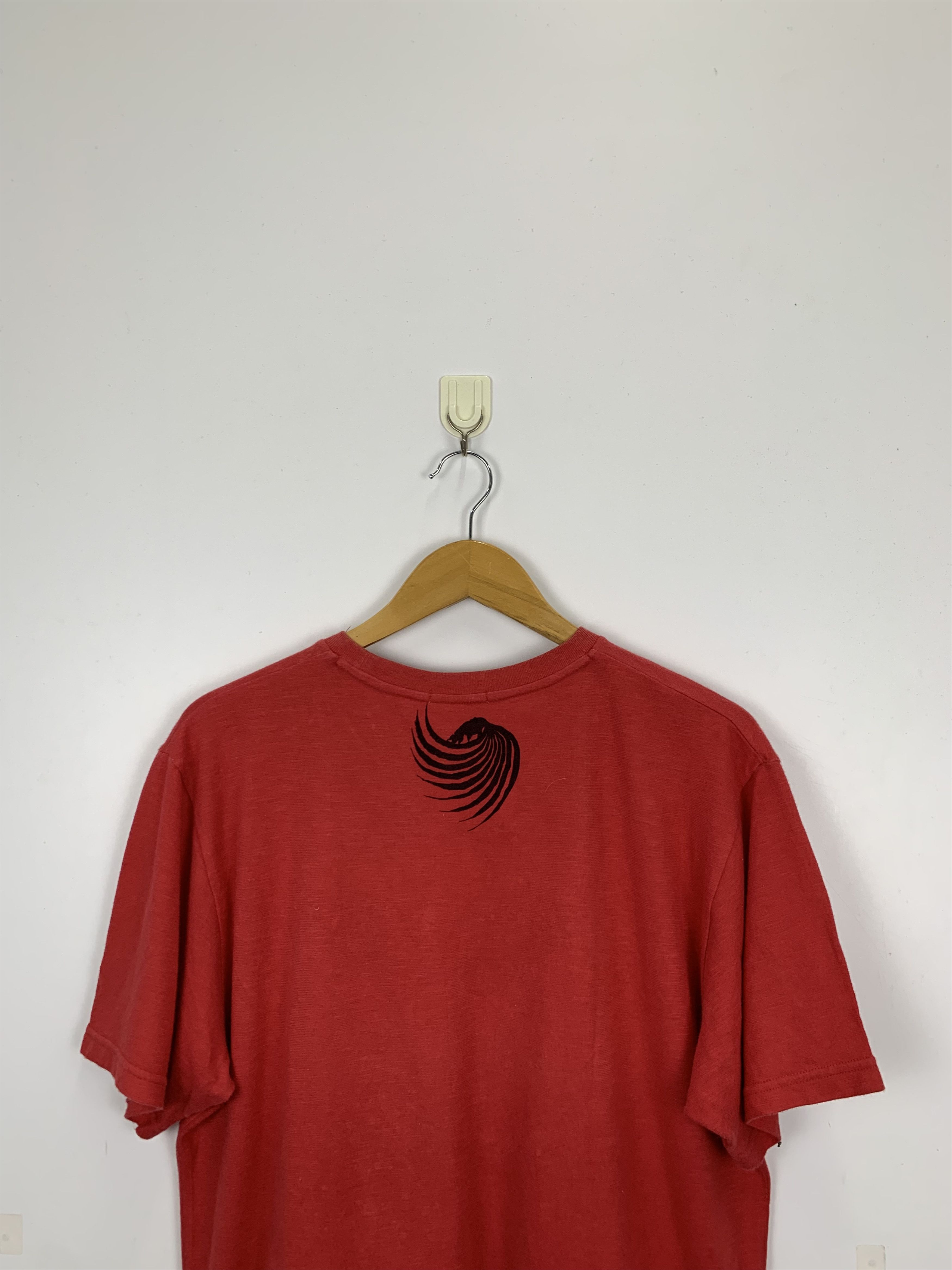 Uniqlo Uniqlo Japanese Anime Ushio T Shirt TA0166 Size US L / EU 52-54 / 3 - 4 Thumbnail