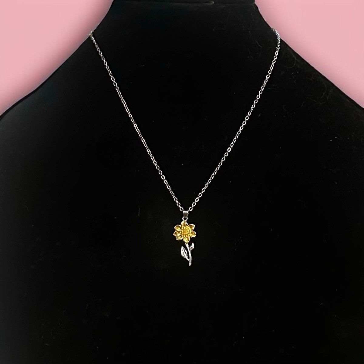 Other Silver tone two tone sunflower pendant necklace Size ONE SIZE - 1 Thumbnail