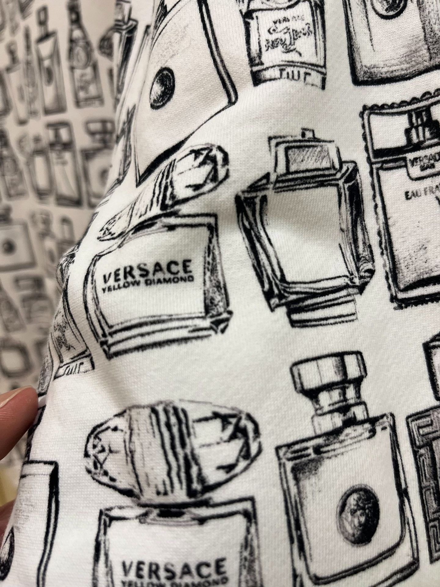 Versace Versace White Perfume Bottle Print Sweatshirt Size US M / EU 48-50 / 2 - 8 Thumbnail